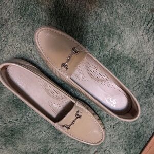 SAS Cream Narrow Loafers with Silver Accent